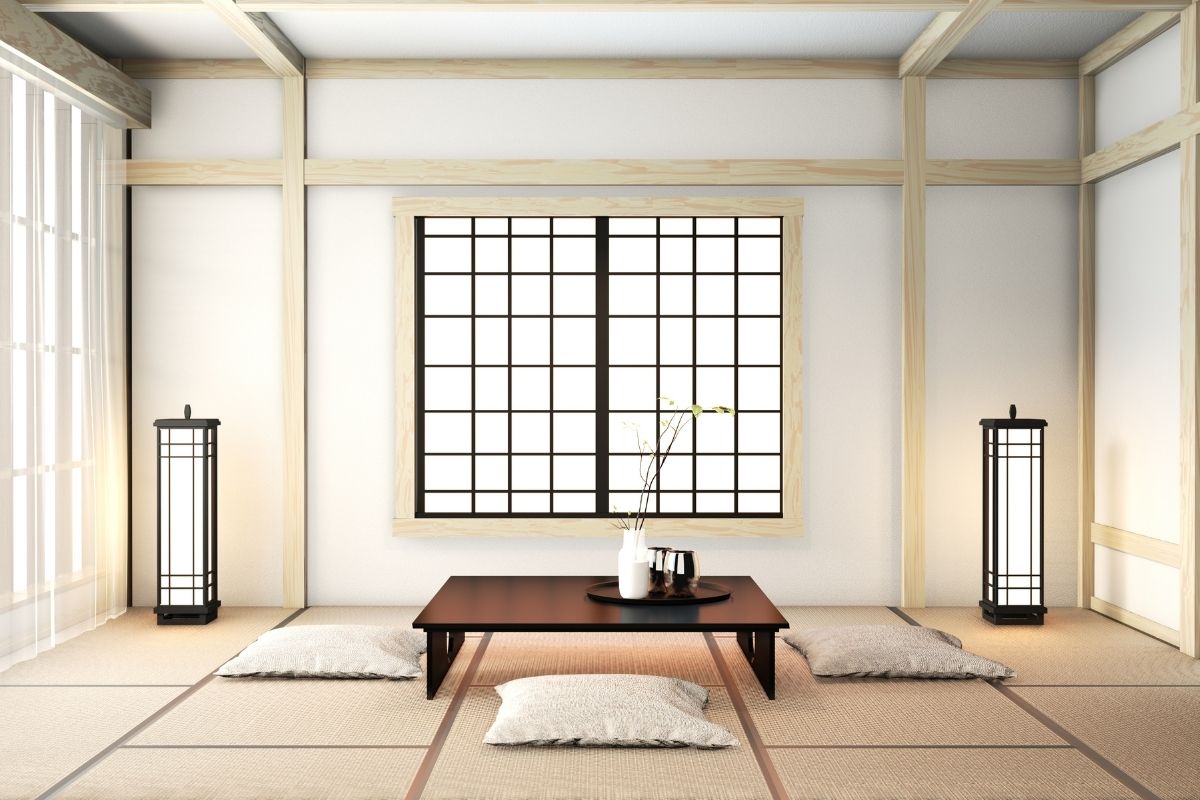 Окно обрамленное шкафами в японском стиле