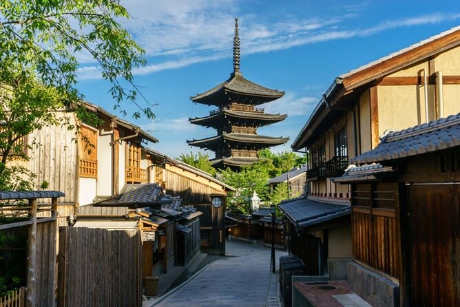 Kyoto's Higashiyama: Tradition, Art & Religion Tour - Kennin-ji Temple